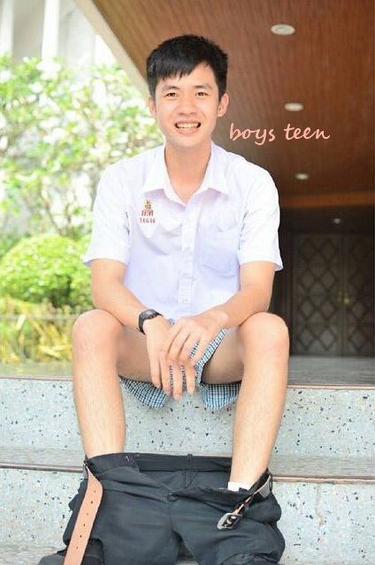 หนุ่มนักเรียนหล่อน่ารัก