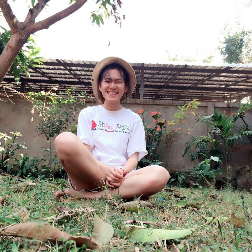 หนุ่ม สาว นักเรียน ม.7 ร.ร พอนสะหวัน ลาว