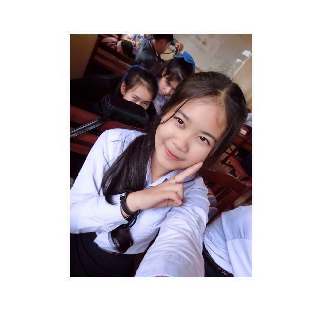 หนุ่ม สาว นักเรียน ม.7 ร.ร พอนสะหวัน ลาว