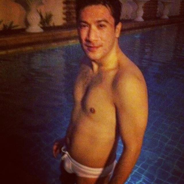 ได้ใจเต็มๆ!!! รุ่นใหญ่ขวัญใจชาวเน็ต โพสภาพเซลฟี่ อวดของใหญ่ คืนกำไรให้แฟนคลับ