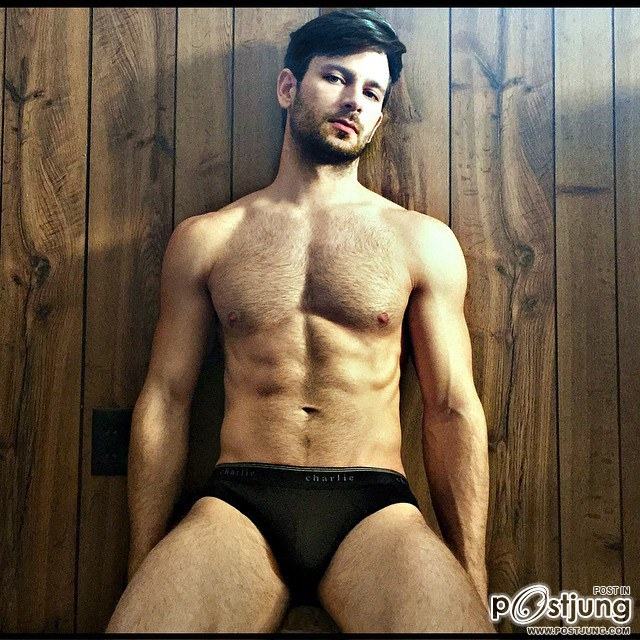 Derek Yates