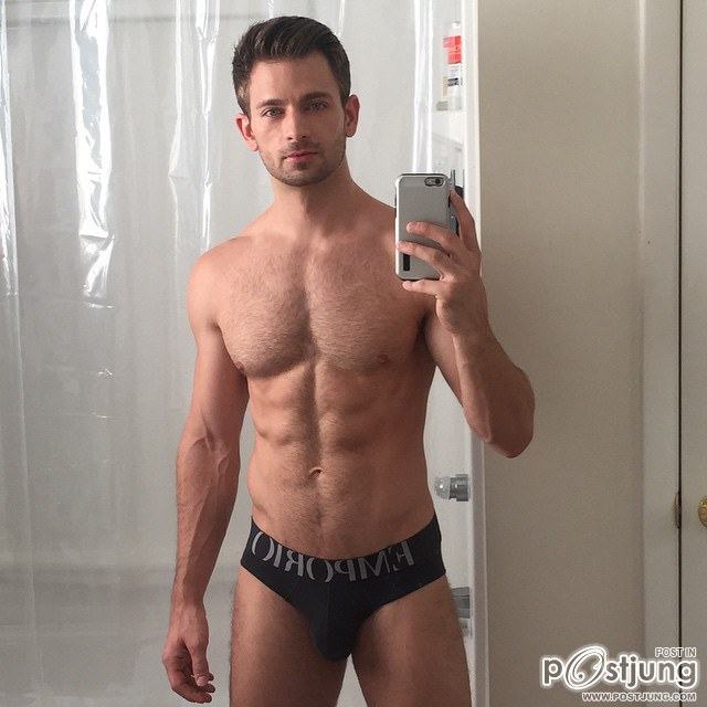 Derek Yates