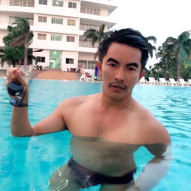 อวบอูม!!! ขวัญใจชาวเน็ต โพสรูปใส่ชุดว่ายน้ำตัวจิ๋วกับกางเกงในตัวบาง คืนกำไรแฟนคลับ