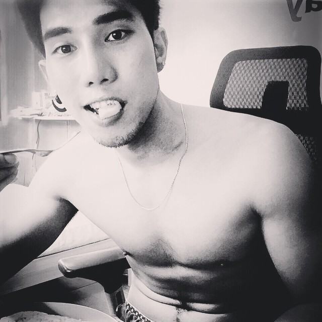 แชร์สนั่น!!! หนุ่มสถาปนิคหน้าหล่อ ซิกแพค เห็นกล้ามแล้วอยากให้มาตกแต่ง"ภายใน"