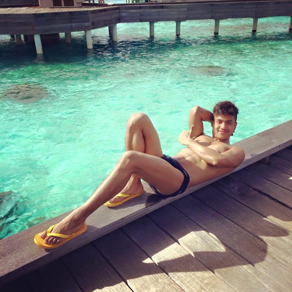 เป้าตุง!!! หนุ่มผิวเข้ม ขวัญใจชาวเน็ต โชว์เป้าตุง สนั่นหน้าจอ หวังเอาใจแฟนคลับ