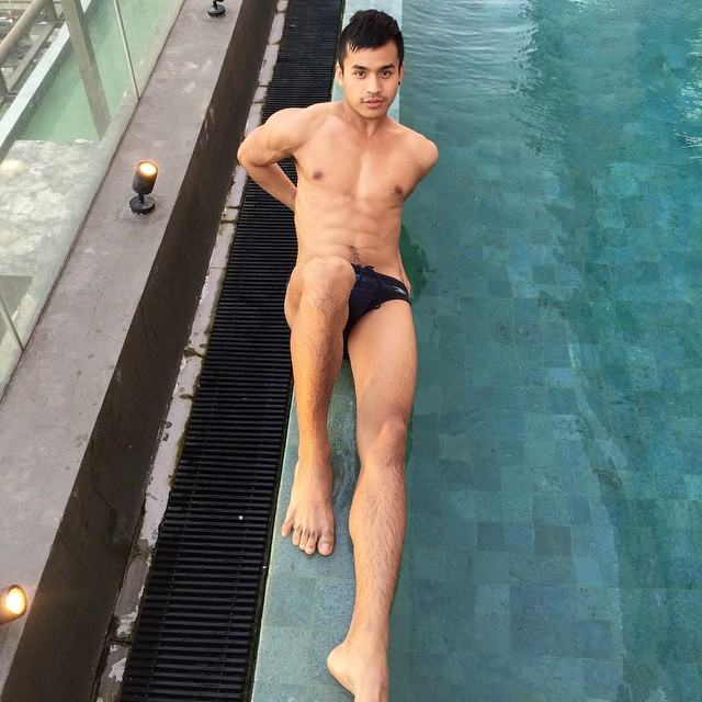 เป้าตุง!!! หนุ่มผิวเข้ม ขวัญใจชาวเน็ต โชว์เป้าตุง สนั่นหน้าจอ หวังเอาใจแฟนคลับ