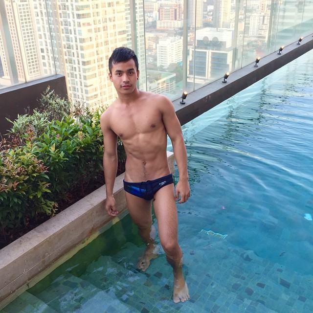 เป้าตุง!!! หนุ่มผิวเข้ม ขวัญใจชาวเน็ต โชว์เป้าตุง สนั่นหน้าจอ หวังเอาใจแฟนคลับ