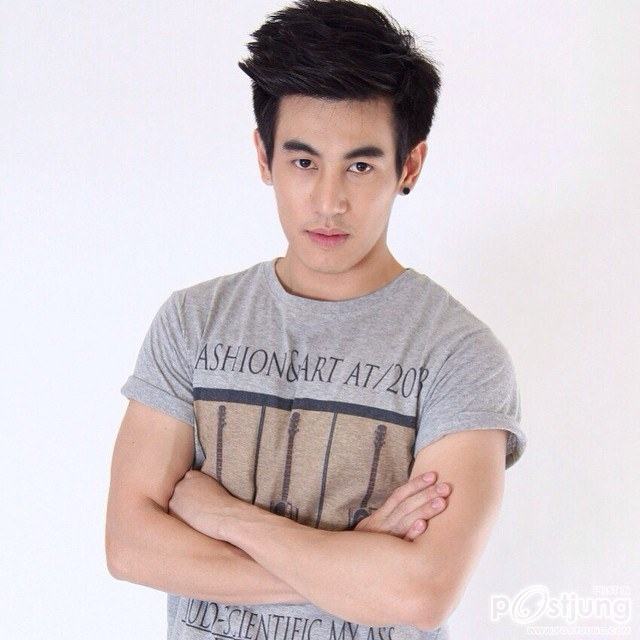 หนุ่มหน้าใส IG@AOFKORAWIT