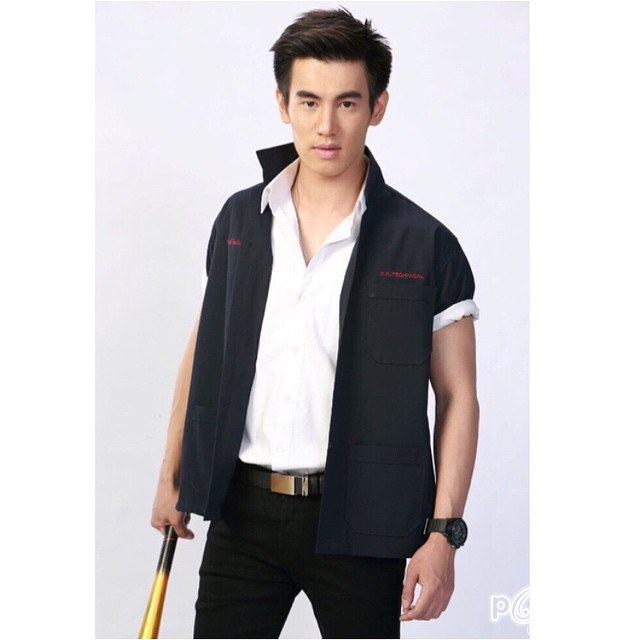 หนุ่มหน้าใส IG@AOFKORAWIT