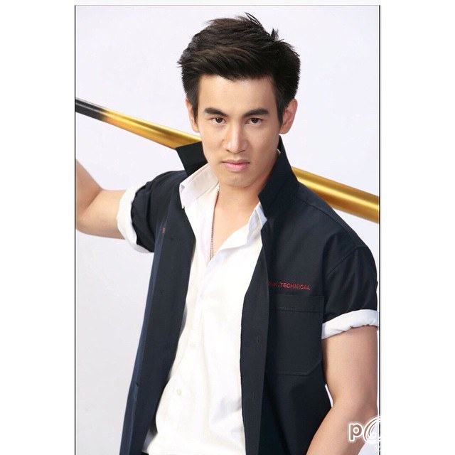 หนุ่มหน้าใส IG@AOFKORAWIT