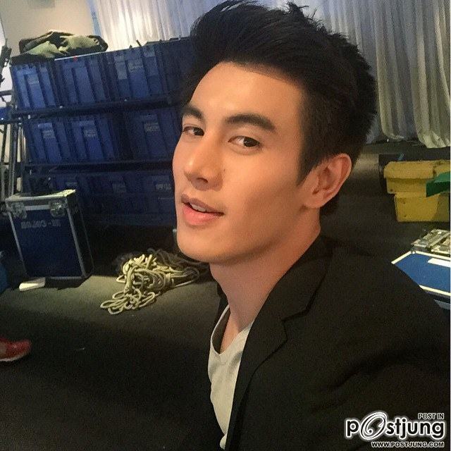 หนุ่มหน้าใส IG@AOFKORAWIT
