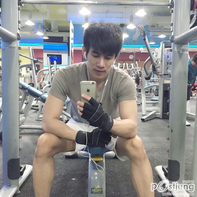 หนุ่มหน้าใส IG@AOFKORAWIT
