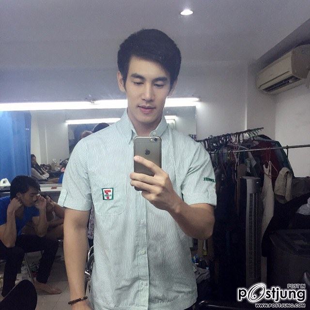 หนุ่มหน้าใส IG@AOFKORAWIT