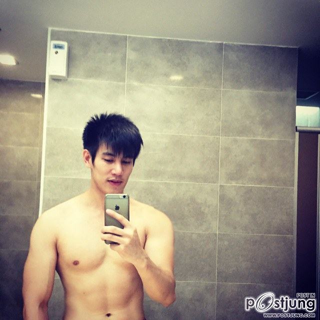 หนุ่มหน้าใส IG@AOFKORAWIT