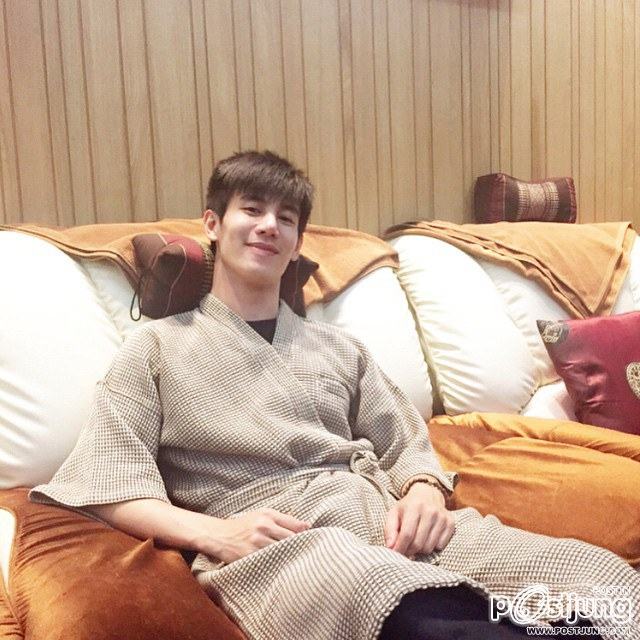 หนุ่มหน้าใส IG@AOFKORAWIT