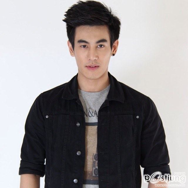 หนุ่มหน้าใส IG@AOFKORAWIT