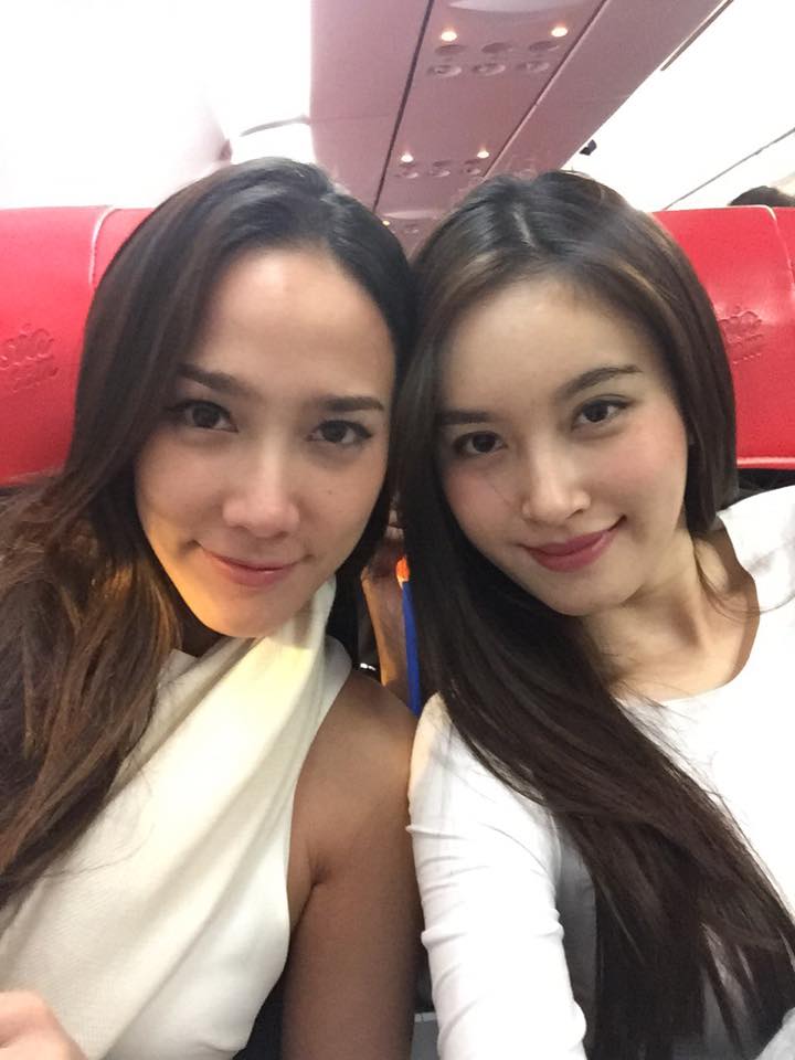 อั้ม พัชราภา & ปอย ตรีชฎา เพื่อนรักสุดซี้คู่ใหม่ของวงการ โพสรูปเดินสายทำบุญ ประชันความสวย