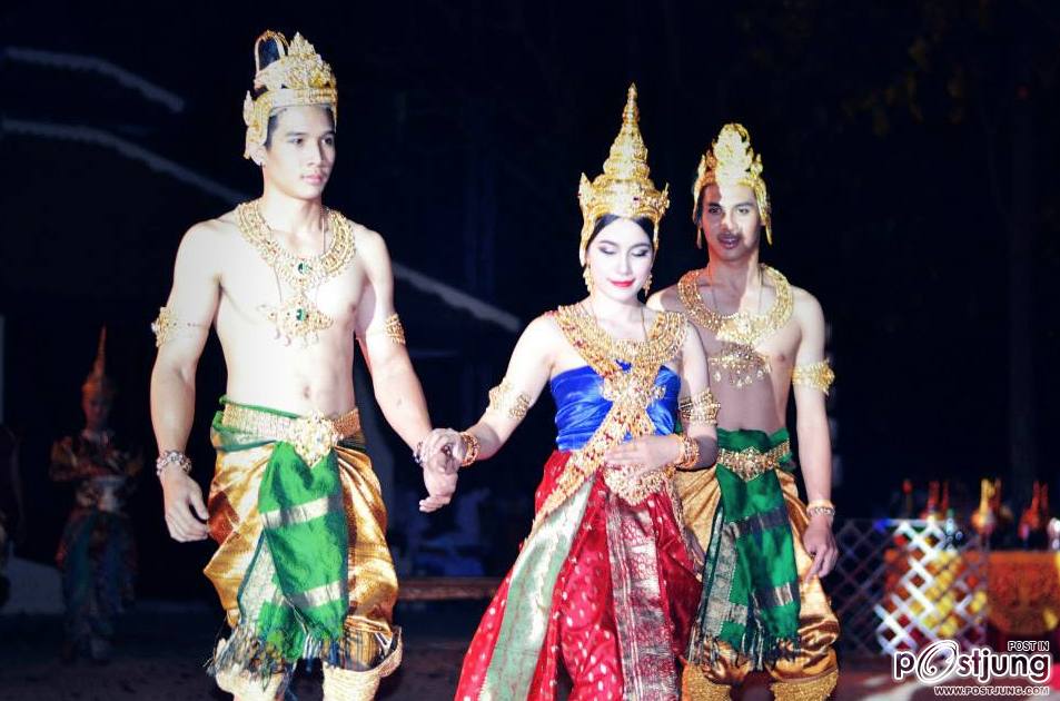 หนุ่มๆชุดไทย