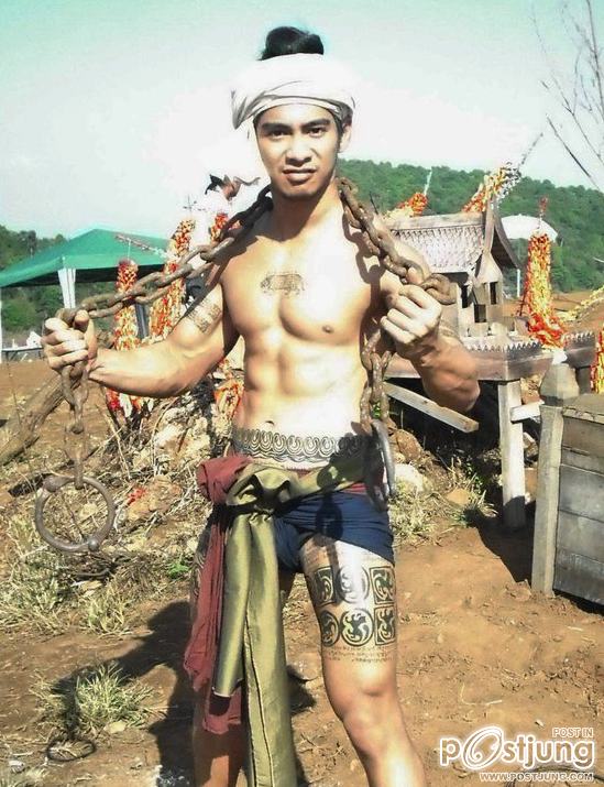 หนุ่มๆชุดไทย