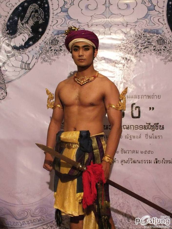 หนุ่มๆชุดไทย