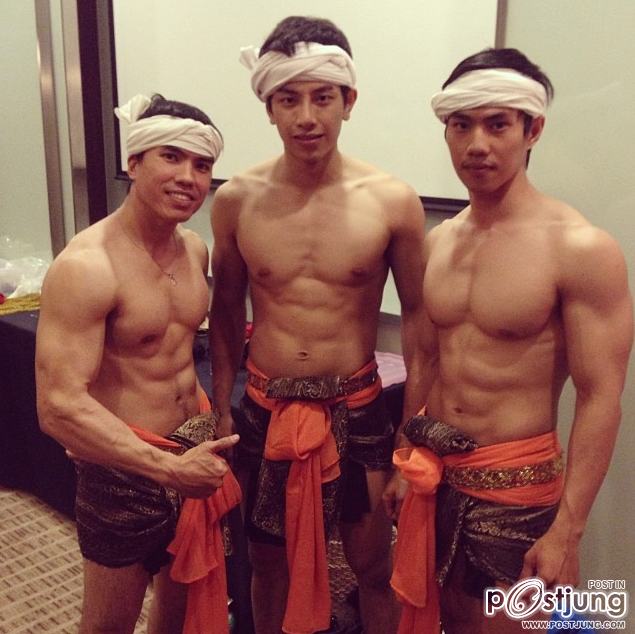 หนุ่มๆชุดไทย