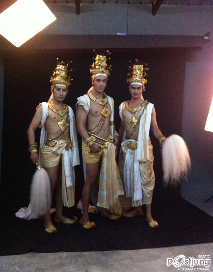 หนุ่มๆชุดไทย