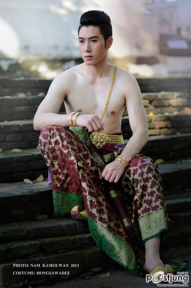 หนุ่มๆชุดไทย