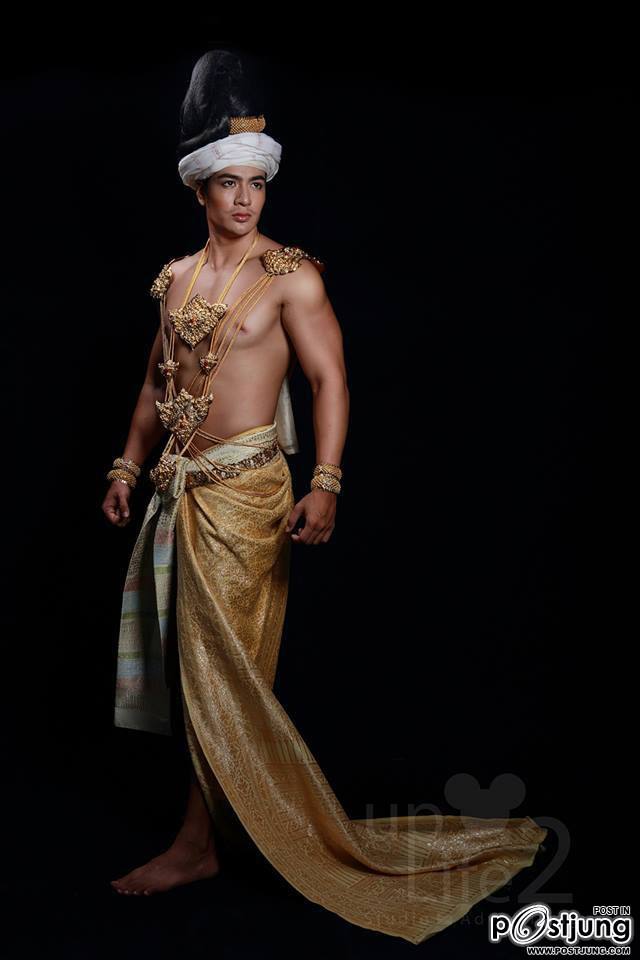 หนุ่มๆชุดไทย
