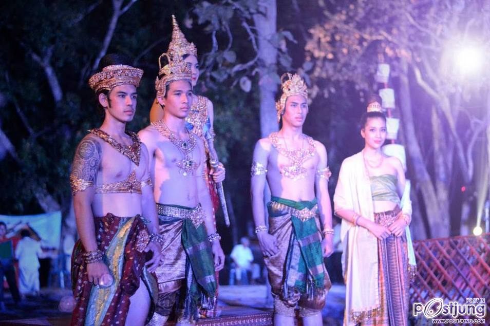หนุ่มๆชุดไทย