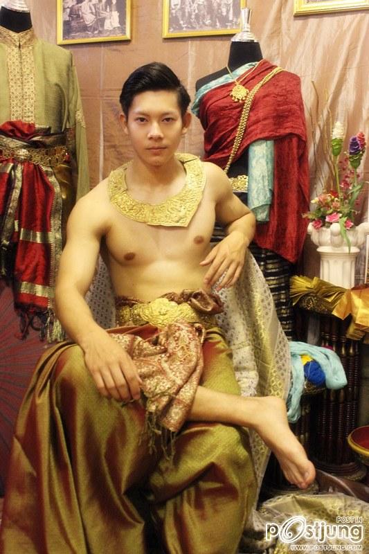 หนุ่มๆชุดไทย
