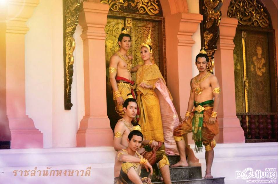 หนุ่มๆชุดไทย