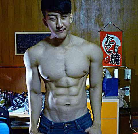 หนุ่มน้อยน่ารัก