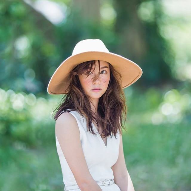 เต้ย-จรินทร์พร & อเล็กซ์ เรนเดลล์ @ กุลสตรี vol.45 no.1069 July 2015