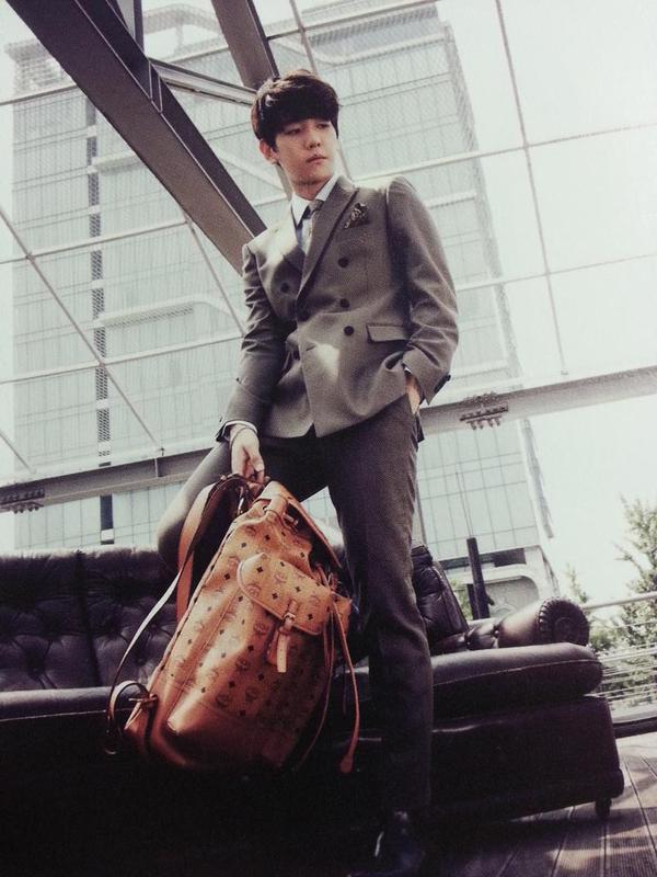 แม่เจ้า ^_^ ใส่สูทเเล้วหล่อขึ้นมาก100%