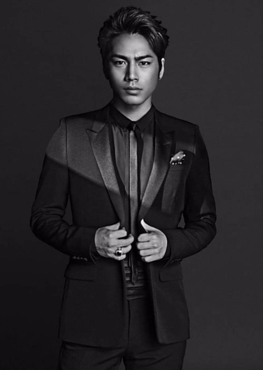 แม่เจ้า ^_^ ใส่สูทเเล้วหล่อขึ้นมาก100%