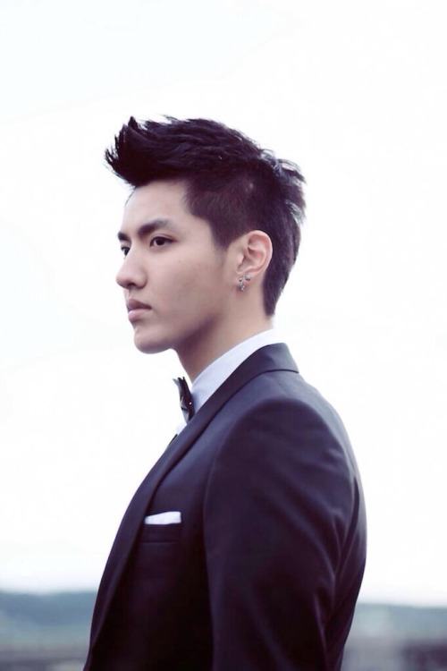 แม่เจ้า ^_^ ใส่สูทเเล้วหล่อขึ้นมาก100%