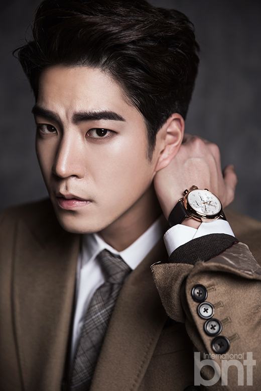 แม่เจ้า ^_^ ใส่สูทเเล้วหล่อขึ้นมาก100%