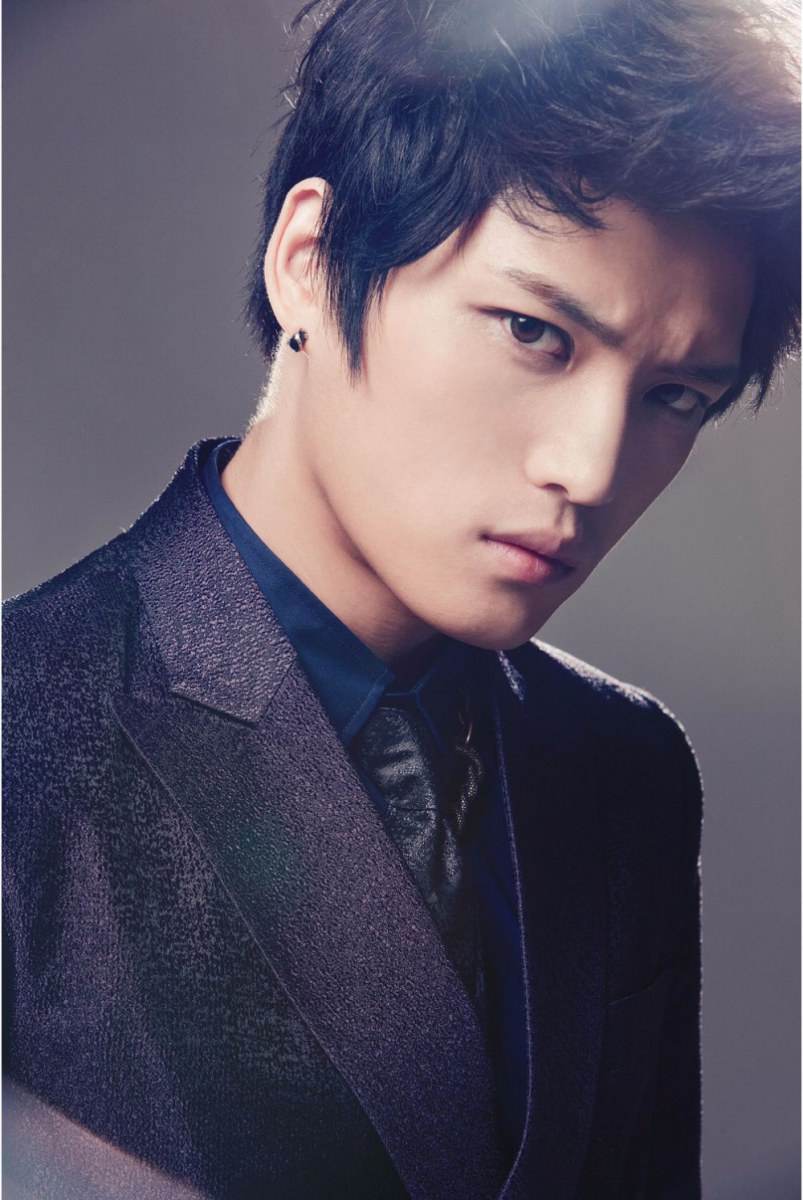 แม่เจ้า ^_^ ใส่สูทเเล้วหล่อขึ้นมาก100%