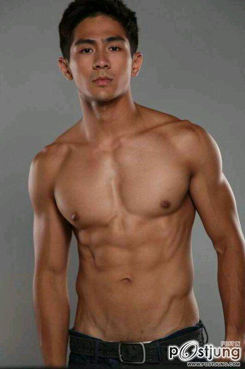 ชายมากมายหลาบหีบ004