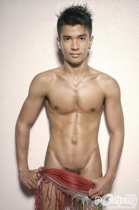 ชายมากมายหลาบหีบ004