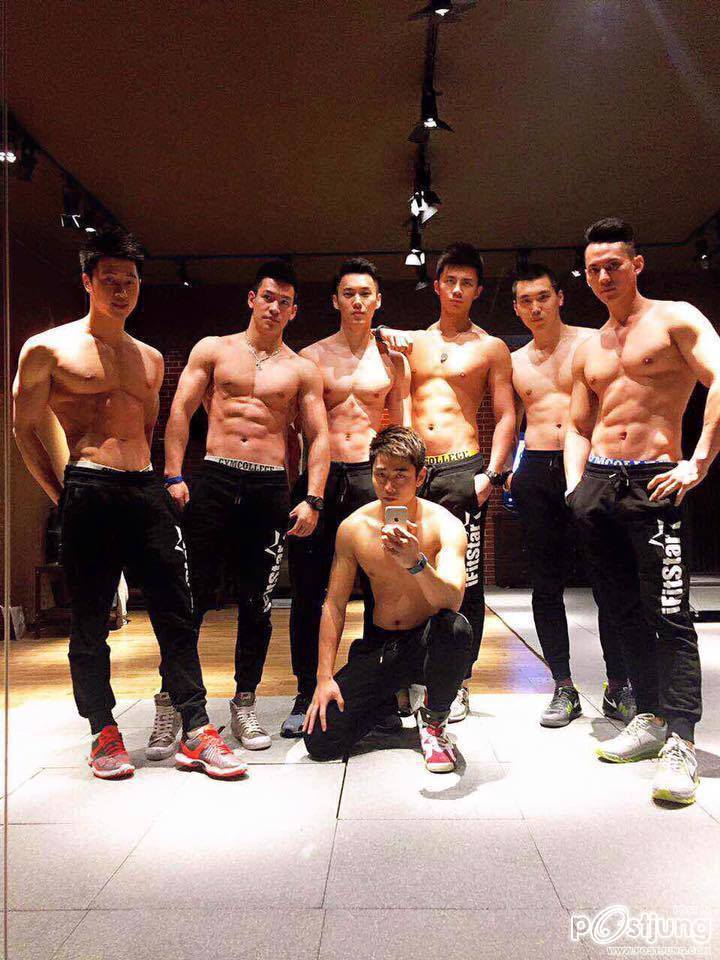 ชายมากมายหลาบหีบ004