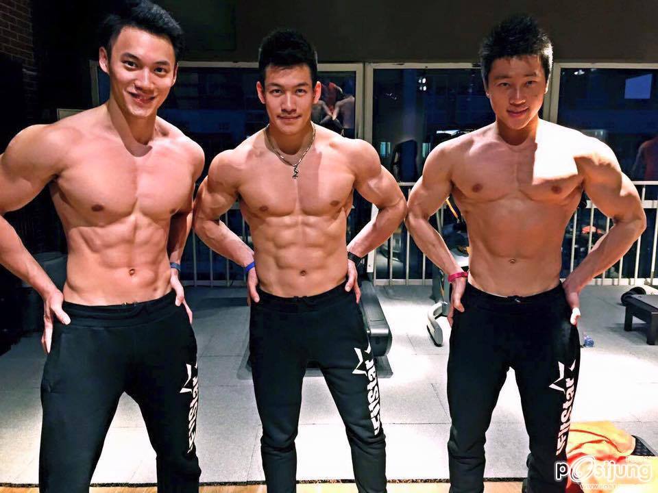 ชายมากมายหลาบหีบ004