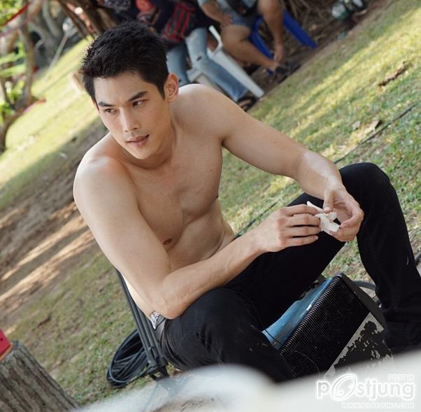 ชายมากมายหลาบหีบ004