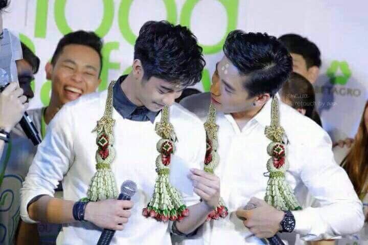 เอิ้นกะพีทหรือเงินออกัส