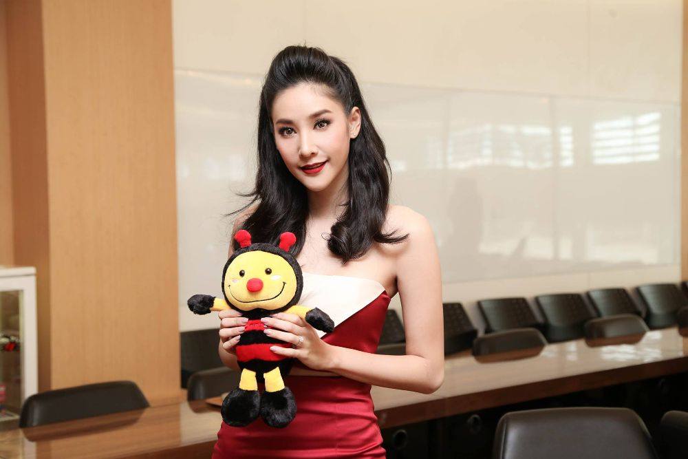 แตงโมภัทรธิดาที่โตโยต้าบัสส์ สาขาเพชรเกษม 88