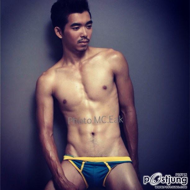 หนุ่มไทย มื้อค่ำ Stefano Wongpijirattana