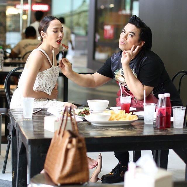 อั้ม พัชราภา ควง เอ ศุภชัย มาทานอาหารจานโปรด @ Siam Square One