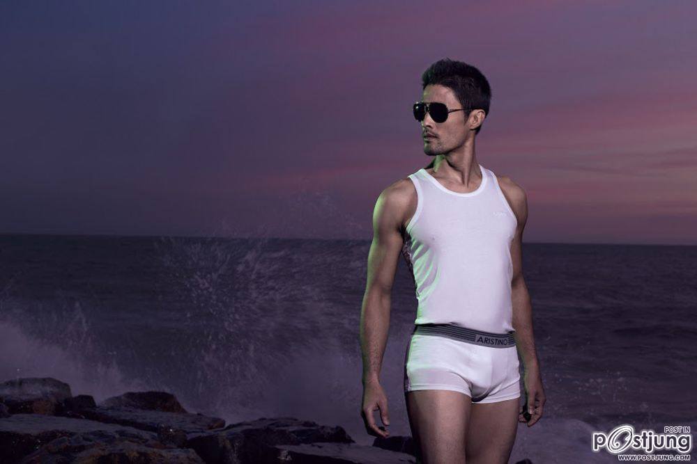 Johnny Tr&iacute; Nguyễn