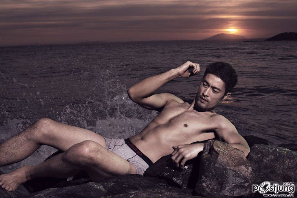 Johnny Tr&iacute; Nguyễn