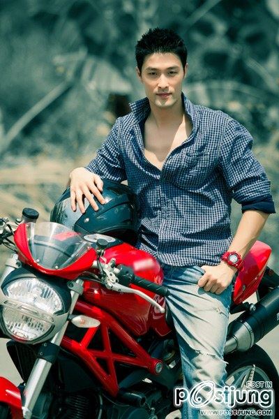 Johnny Tr&iacute; Nguyễn